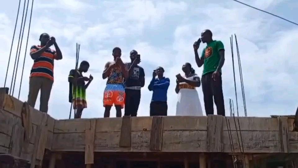 vf_VN20251022_070835_74000